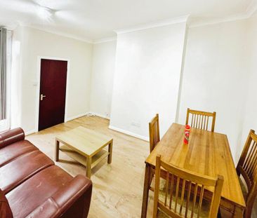 4 bedroom terraced house to rent - Photo 1