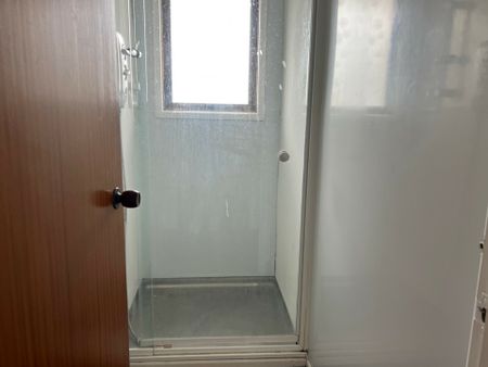 4 Bedroom - Buckland Road, Mangere East - Photo 4