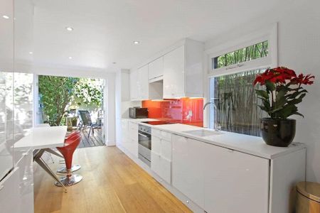 4 bedroom terraced house to rent - Photo 2