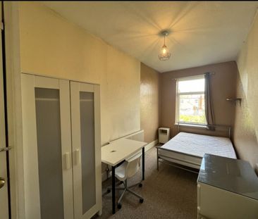 4 Bed Terraced House For Rent - Photo 2