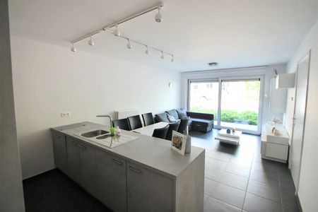 Gelijkvloersappartement met tuin en 2 slaapkamers - Photo 2