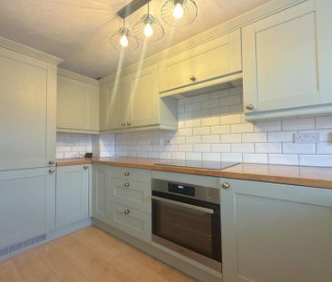 3 bedroom semi-detached house to rent - Photo 2