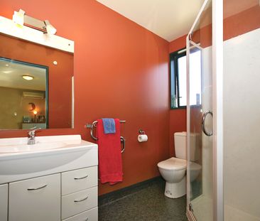 Superb Studio Room Accommodation - Available now! - Photo 4