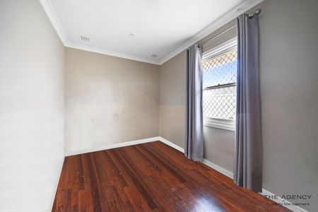 Exciting Renovation Opportunity at 24 Longhurst Way, Queens Park - Photo 4