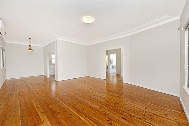 Renovated 3 Bedroom Family Home Positioned directly opposite the Stewart Reserve - Photo 1