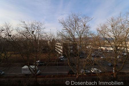 Frisch renovierte 3-Zimmer-Wohnung im 4. Obergeschoss mit Lift und TG-Stellplatz - Photo 2