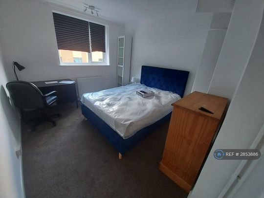 3 bedroom flat to rent - Photo 1
