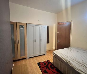 Room in a Shared House, Kensington Avenue, E12 - Photo 3
