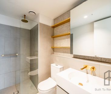 Sleek and Stylish! - Photo 5