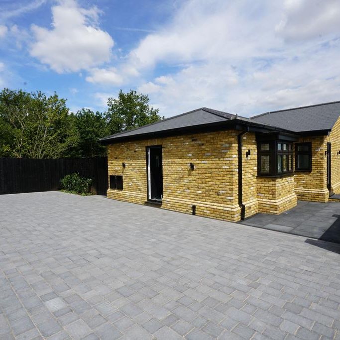 2 bedroom bungalow to rent - Photo 1