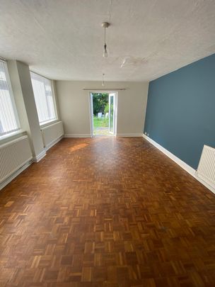 4 bedroom detached house in Lymington - Photo 1