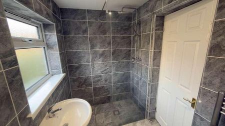 The Square, Grimsby, DN32 - Photo 4