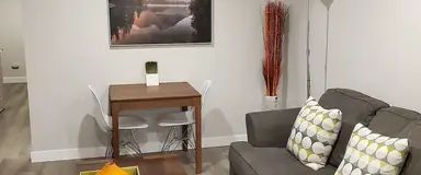 Fully Furnished Inner-City Lower Suite - Short or Long Term Rental | Calgary - Photo 1