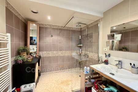 Location Appartement 2 pièces 80m² SANARY SUR MER 83110 - Photo 5