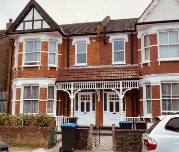 1 bedroom in a house share to rent - Photo 6