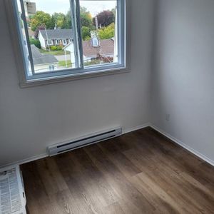 5 1/2 fraîchement rénové libre dès maintenant - Photo 2