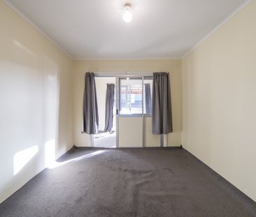 Charming 3-Bedroom Family Home in a Lovely Cul-de-Sac - Photo 5