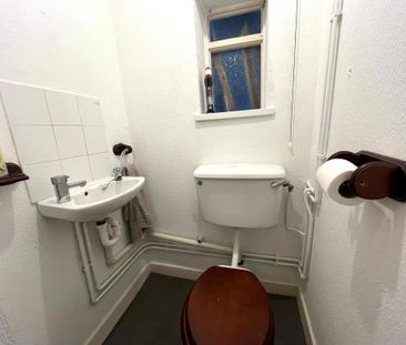 1 bedroom in a house share to rent - Photo 6