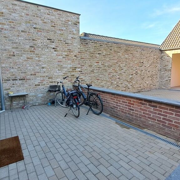 Ruim gelijkvloers appartement met TERRAS en GARAGE te huur in Zuienkerke - Foto 1