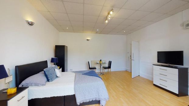 Studio to rent - Photo 1