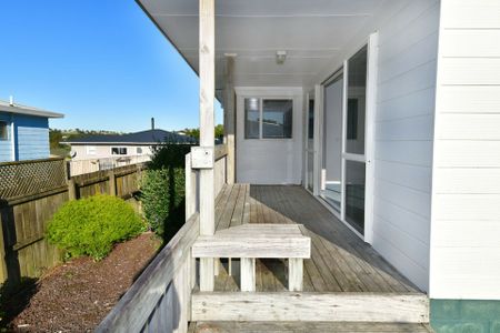 Stanmore Bay - 3 Bedrooms - Photo 3