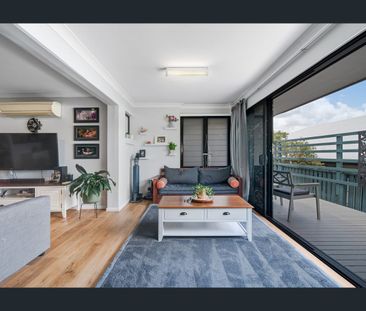 Family comfort, smart layout, and space to enjoy inside and out - Photo 3