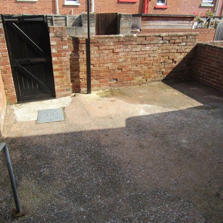 3 bed Terraced - To Let - Photo 1