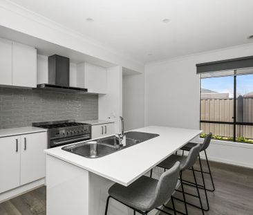 Contemporary, Comfort in a Convenience Location! - Photo 4