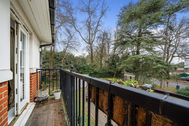 2 bed flat to rent in Brookshill, Harrow, HA3 - Photo 1