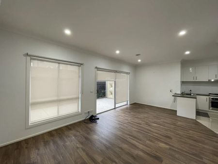 Modern and Spacious! - Photo 2