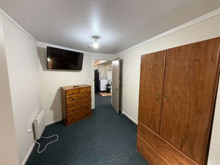 Tidy 2-Bedroom Apartment in Central Location - Photo 3