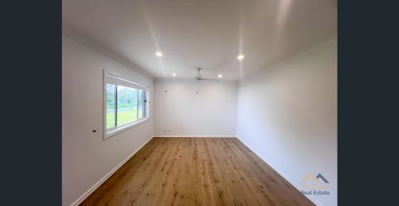 4 Bedroom Home - Walking Distance to the Beach - Photo 4