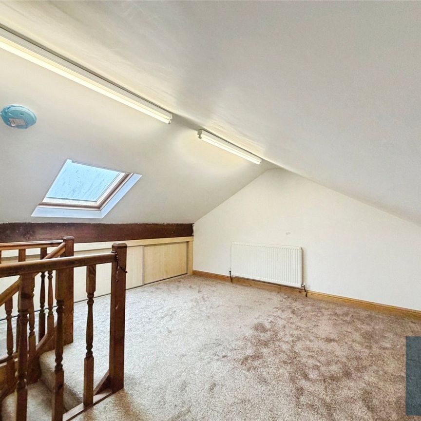 Heatherfield Crescent, Marsh, Huddersfield, Kirklees, HD1 - Photo 1