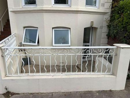 Clarence Parade, Southsea, PO5 - Photo 2