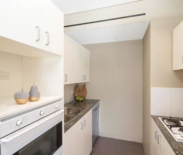 Tennis Court, Sunny Heated 25m POOL, Big Views, Gym, Security Parking - Photo 4