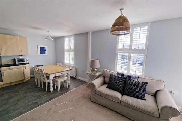 3 bedroom flat to rent - Photo 1