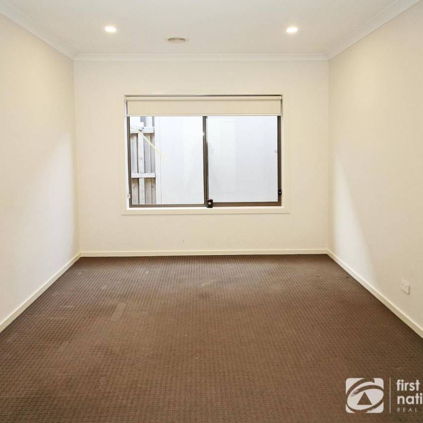 Perfectly Positioned Family Home - Photo 1
