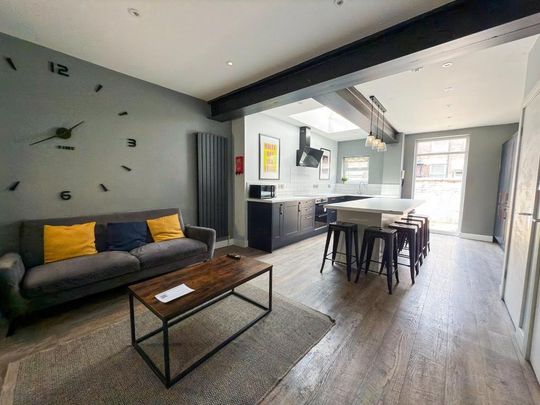 6 bedroom house to rent - Photo 1