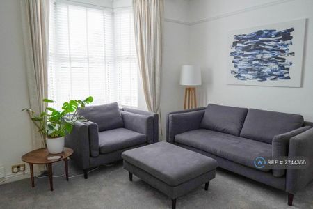 3 bedroom end of terrace house to rent - Photo 3