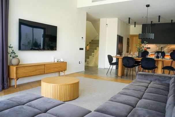 Luxury Villa for rent in Benahavís, Spain - Photo 1