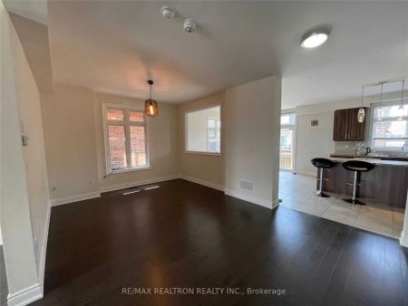 Property For Lease | W9048796 - Photo 5