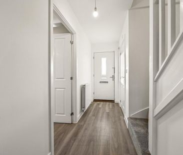 4 bedroom end of terrace house to rent - Photo 6