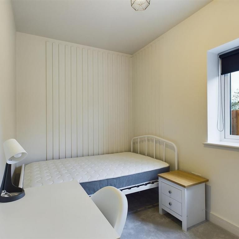 1 bedroom in a house share to rent - Photo 1