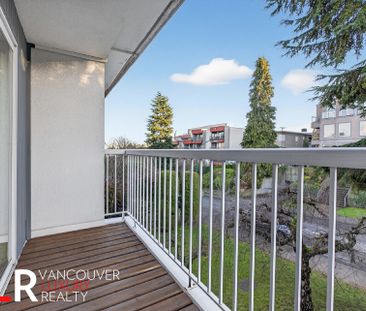 Condo in Vancouver West Side, British Columbia - Photo 3