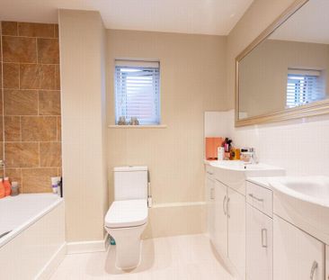 2 bedroom end of terrace house to rent - Photo 4