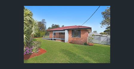 Charming 3-Bedroom Home - Photo 3