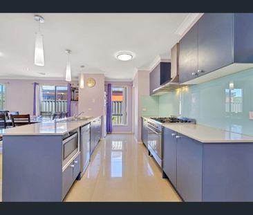 An Exquisite 4 Bedroom Family Residence in Coveted Tarneit Location! - Photo 6