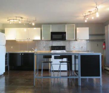 Beltline Renovated 2 Bedroom Top Floor Corner Unit | 906 - 1414 5 S... - Photo 1