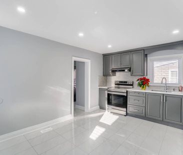 For Lease - 44 Sanford Street, Barrie, Ontario - Photo 3