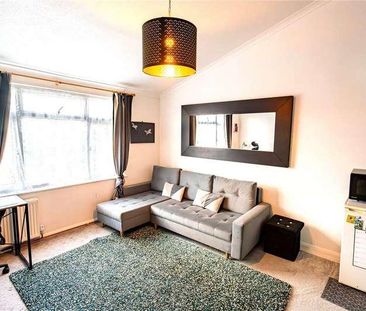 Manor Waye, Uxbridge, Middlesex, UB8 - Photo 3